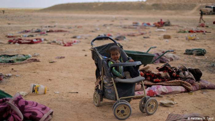 Syrien Deir Al Zor Provinz - Zivillisten auf der Flucht vom IS (Reuters/R. Said)