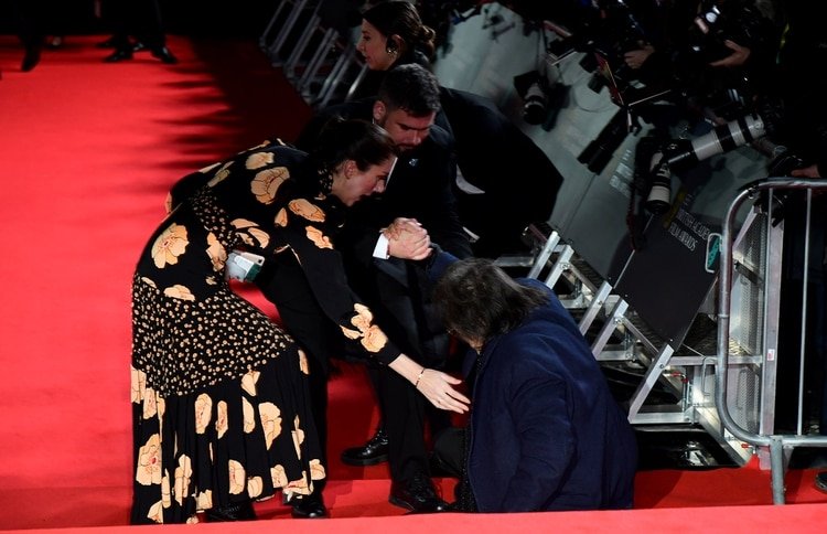 Al Pacino se cayó en la alfombra roja de los BAFTA en el Royal Albert Hall, Londres
