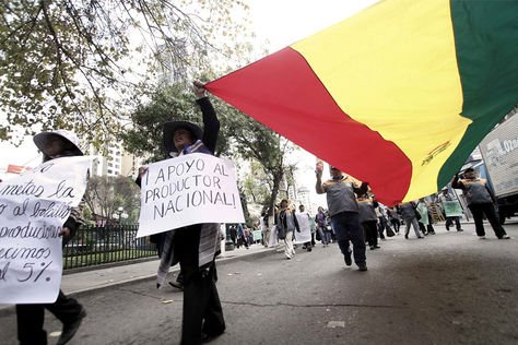 Una marcha de integrantes de la micro y pequeña para pedir al Estado la protección de la industria nacional. 