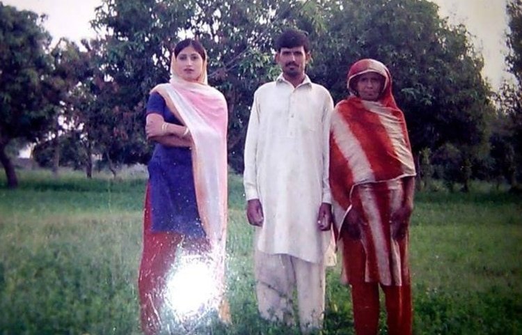 Qandeel Baloch nació en un villorrio del Punjab y siempre se destacó por su rebeldía.