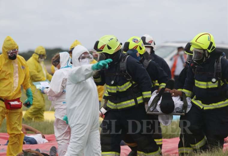 Esta mañana se realizó un simulacro de contención de pacientes sospechosos de coronavirus. Foto Jorge Uechi