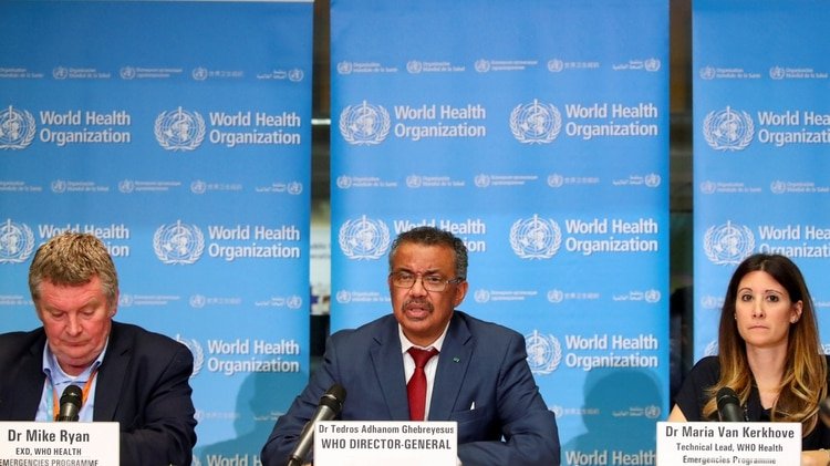 Tedros Adhanom Ghebreyesus director de la OMS habla en Suiza del coronavirus y alerta a los sistemas sanitarios del mundo (REUTERS/Denis Balibouse)