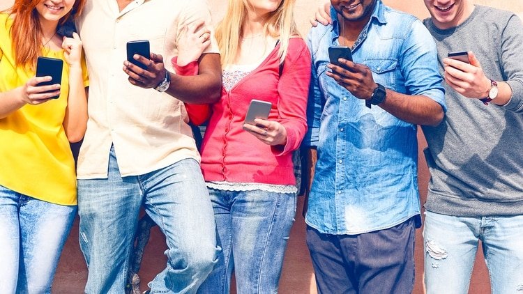 En la era digital esto ha cambiando rápidamente, abriendo la posibilidad de que las Humanidades se renueven hacia nuevos modelos de producción y difusión de conocimiento que son posibles con el poder de la computación y en entornos digitales conectados en red. (Shutterstock)