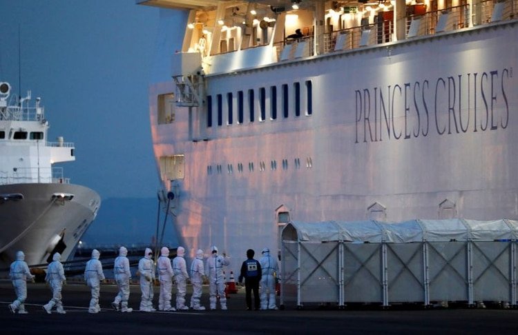 El crucero Diamond Princess en la terminal del muelle Daikoku en Yokohama, Japón. 7 de febrero 2020. REUTERS/Kim Kyung-Hoon
