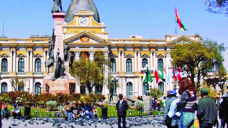 El aparato estatal tiene 526 mil funcionarios; por año crece 10%