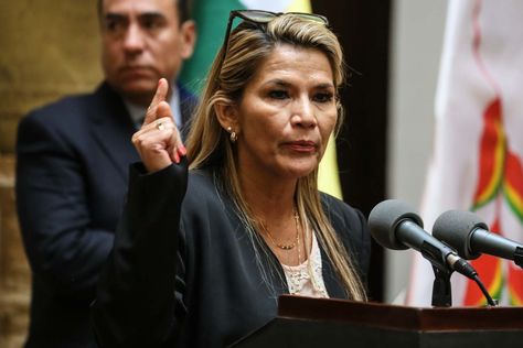 La presidenta y actual candidata para las elecciones generales del 3 de mayo, Jeanine Áñez.