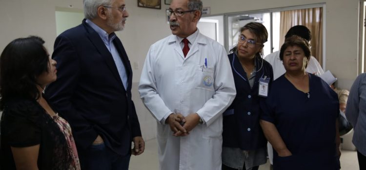 En visita al Instituto de Gastroenterología en Sucre                                                                      Carlos Mesa plantea gestión de salud más eficiente y especializada