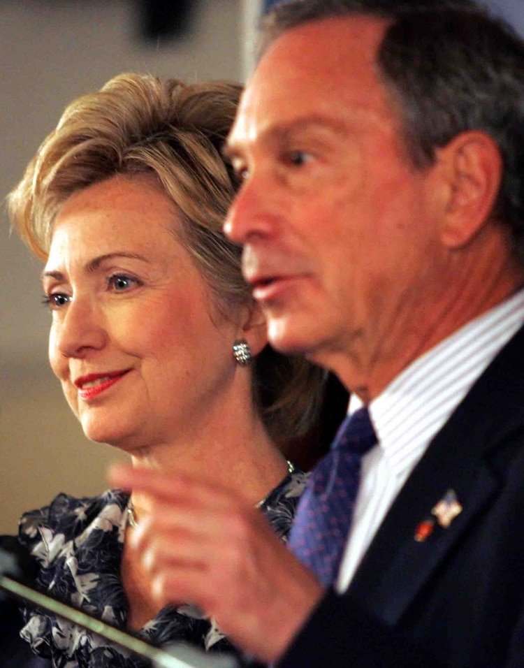 Bloomberg y Hillary Clinton, en 2012 (REUTERS)