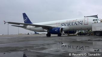 Tras un vuelo de 40 minutos, el avión aterrizó a las 11H22 (09H22 GMT) en Alepo. (Reuters/O. Sanadiki)