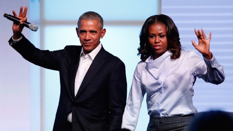 El expresidente estadounidense Barack Obama y su esposa Michelle en una reunión de la Obama Foundation en Chicago (AFP/Archivos - Jim Young) 