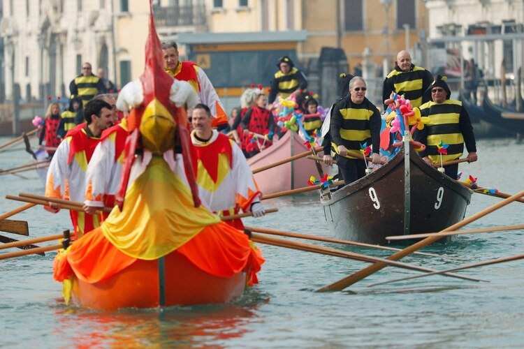 El desfile por el Gran Canal (Reuters)