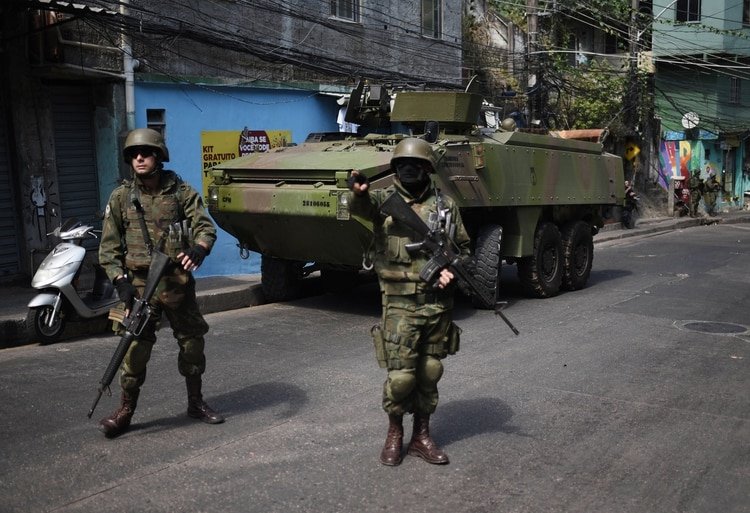 El ejército brasileño se ocupa en Brasil de la violencia interna (Fabio Teixeira/Zuma Wire/Shutterstock)
