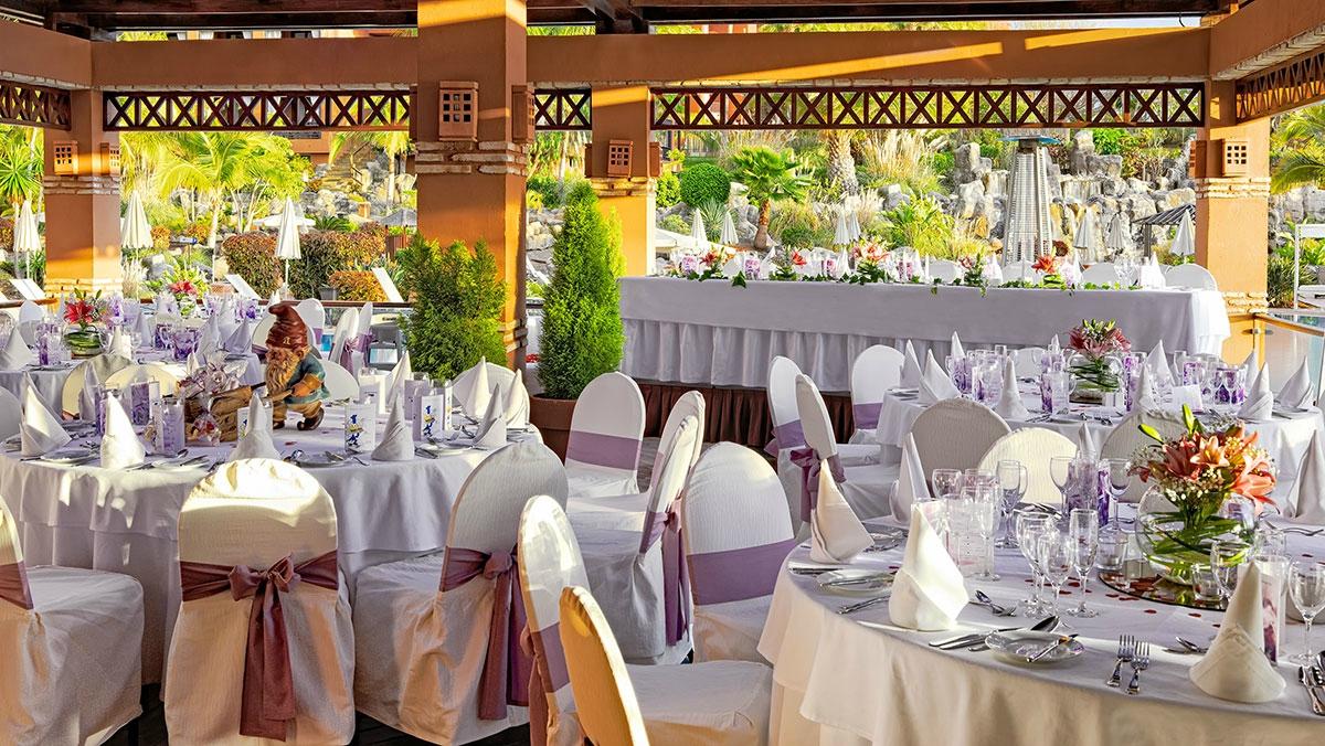 Uno de los restaurantes ubicados en el interior del hotel