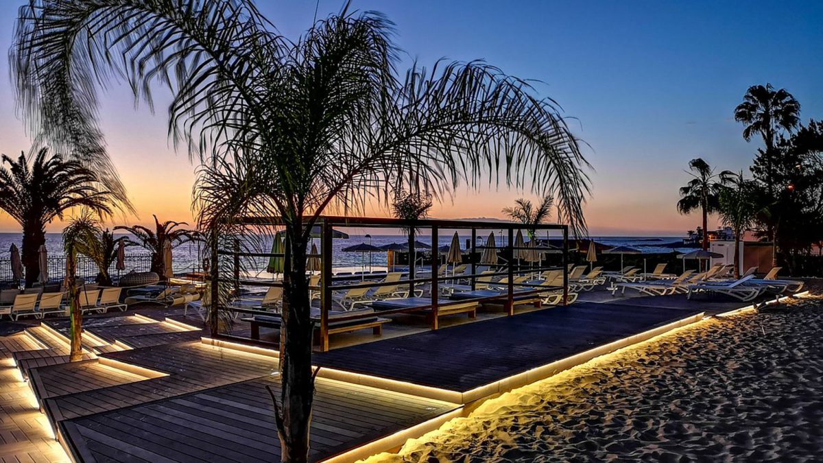El hotel cuenta con distintos espacios para que el turista descanse