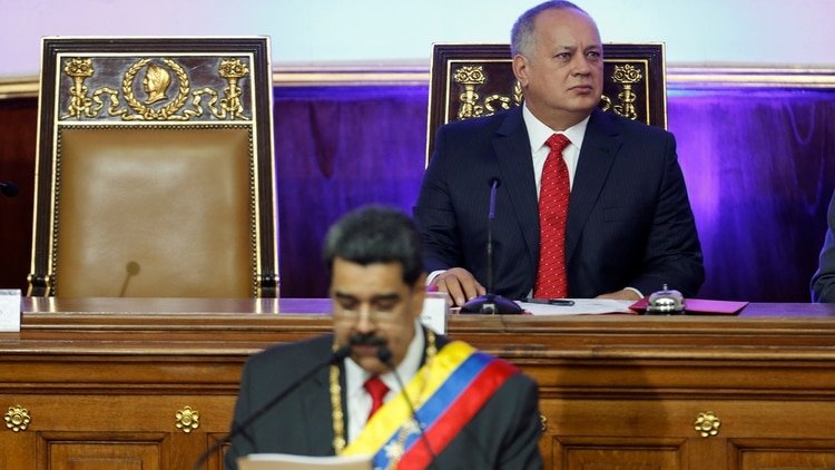 Diosdado Cabello detrás de Nicolás Maduro (REUTERS/Manaure Quintero)