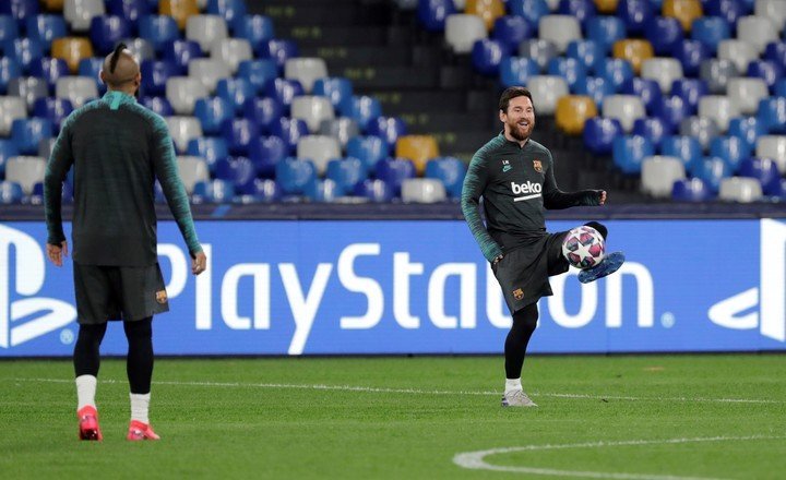 Messi reconoce el San Paolo, un templo maradoneano. Foto Reuters