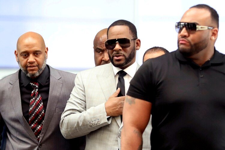 El desarrollo del juicio contra el cantante R. Kelly, detenido sin posibilidad de fianza, se verá impactado por la condena a Weinstein. (REUTERS/Daniel Acker)