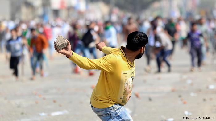Indien Neu Delhi | Unruhen durch Proteste für und gegen neues Gesetz zur Staatsbürgerschaft (Reuters/D. Siddiqui) Indien Neu Delhi | Unruhen durch Proteste für und gegen neues Gesetz zur Staatsbürgerschaft (Reuters/D. Siddiqui)