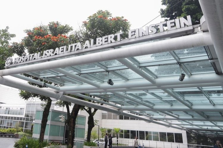 Imagen de la fachada del Hospital Albert Einstein, en Sao Paulo, Brasil , Febrero 26, 2020. REUTERS/Rahel Patrasso