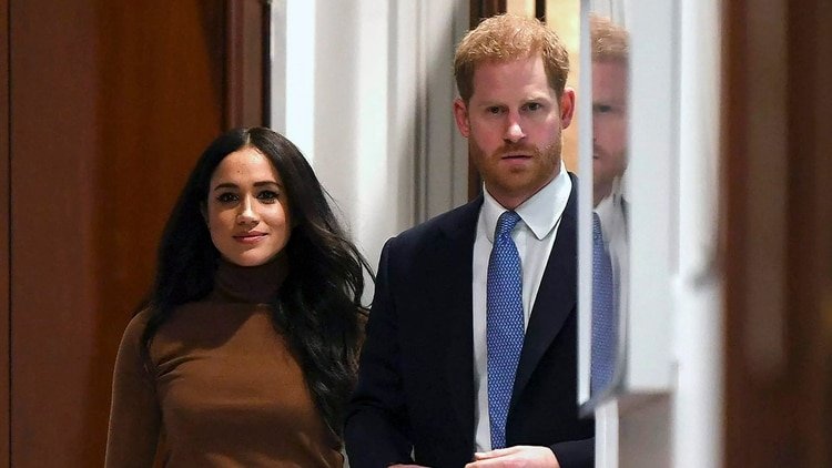 Medios ingleses aseguran que Meghan Markle y el príncipe Harry perdieron el piso (Foto:AP)