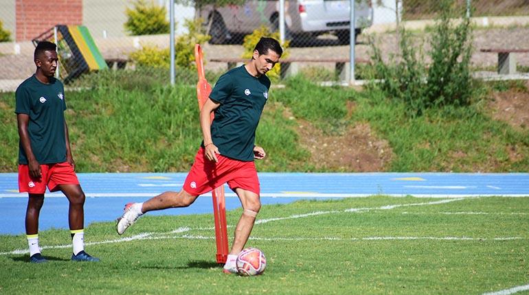 Ricardo Pedriel (der.) será la carta de gol de Wilstermann ante Oriente Petrolero, mañana. | José Rocha
