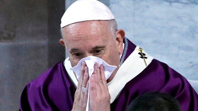 El Papa Francisco participó en la procesión penitencial del miércoles de ceniza en Roma, Italia, el 26 de febrero de 2020. REUTERS/Remo Casilli (Reuters)