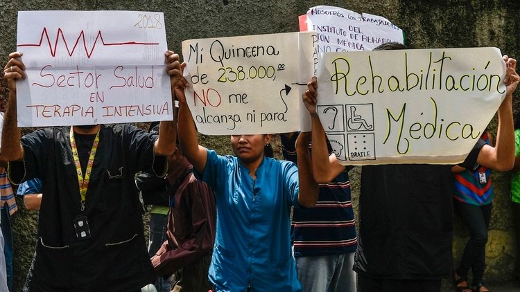 Una de las protestas en hospitales de Venezuela (AFP)