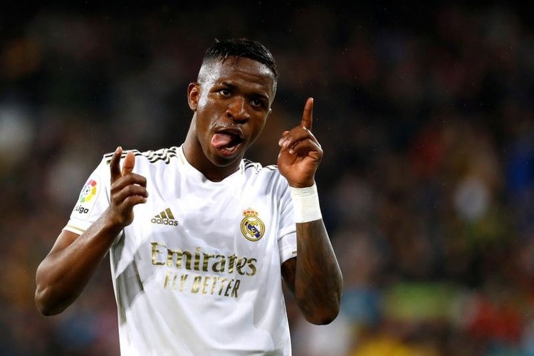 Vinicius Junior celebra el primer gol del Real Madrid contra el Barcelona en el estadio Santiago Bernabeú de Madrid. 1 de marzo de 2020. REUTERS/Juan Medina