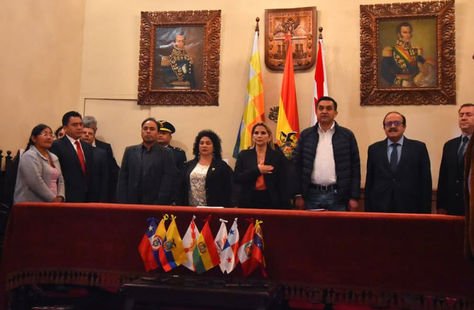 Jeanine Áñez. en el acto de firma de Convenio con el Gobierno Autónomo Municipal de Sucre para los Juegos Bolivarianos de la Juventud. Foto: ABI