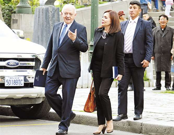Óscar Serrate fue designado por la canciller Longaric como embajador en misión especial en Estados Unidos. Foto: APG Noticias