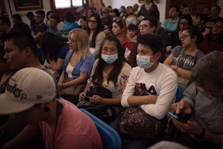 La mayoría de los científicos alrededor del mundo se encuentran trabajando no sólo en el desarrollo de una vacuna o de una cura, sino también la prueba de todo tipo de fármacos que contribuyan a frenar la pandemia (Foto: Pedro Anza/ Cuartoscuro)