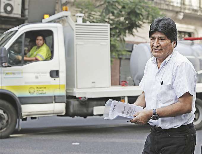 Evo Morales tendrá que acostumbrarse a las calles porteñas o volver al país y enfrentar el juicio . Foto: AFP