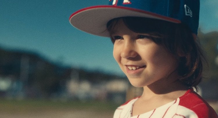 René presentó a Milo en el videoclip lanzado el 27 de febrero