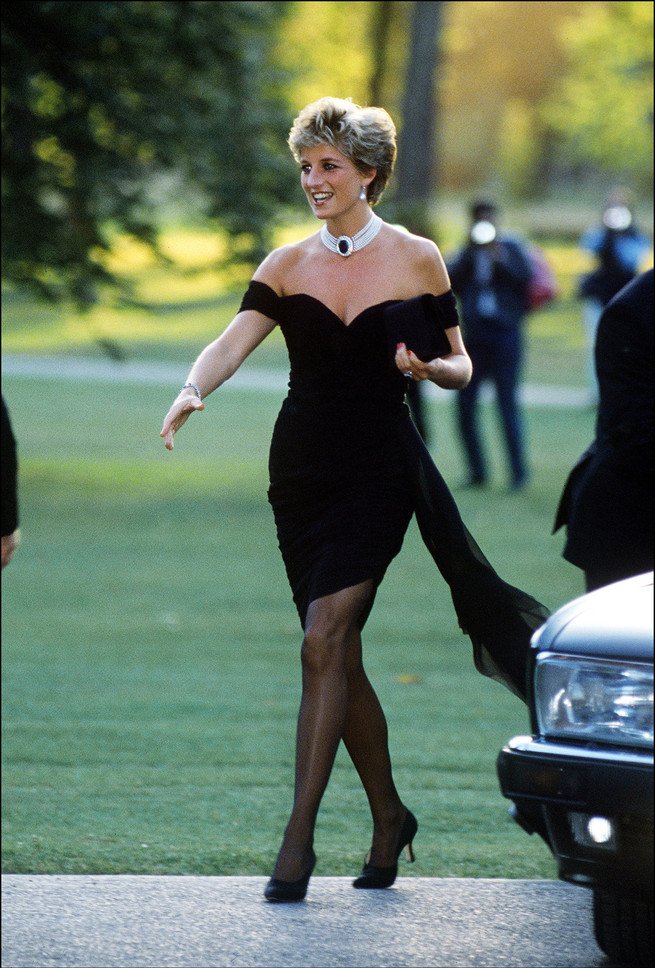 Lady Di en la gala de Vanity Fair para la Serpentine Gallery en 1994. Lady Di en la gala de Vanity Fair para la Serpentine Gallery en 1994.