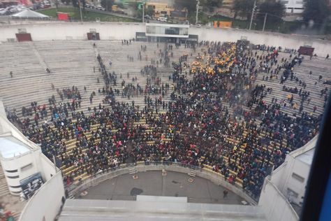 Funcionarios de la Alcaldía de La Paz en un acto político en el teatro al Aire Libre
