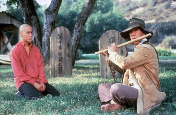David Carradine con Brandon Lee, en el filme Kung Fu, de 1986 (Foto: Grosby Group)