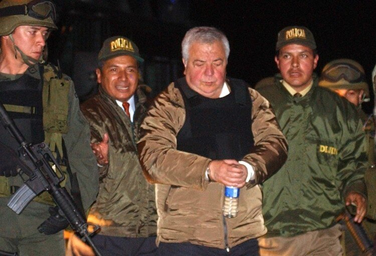 Gilberto Rodríguez Orejuela, excapo del Cartel de Cali, cuando fue extraditado a los Estados Unidos en 2004. 