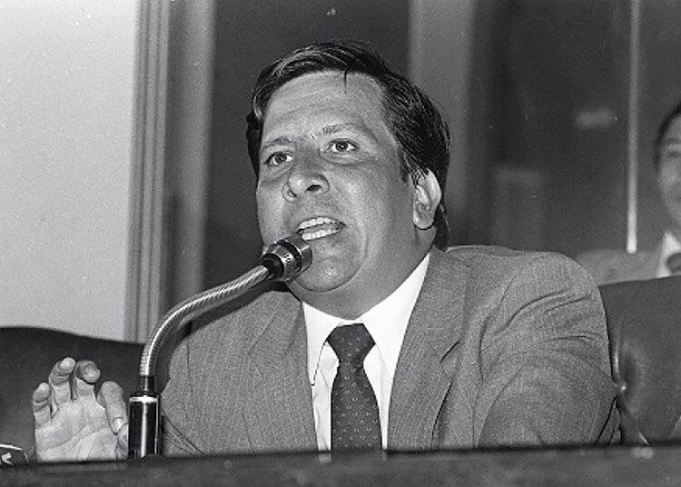 Lara Bonilla fue el primero en denunciar los nexos con el narcotráfico de Escobar, cuando estaba en el Congreso.