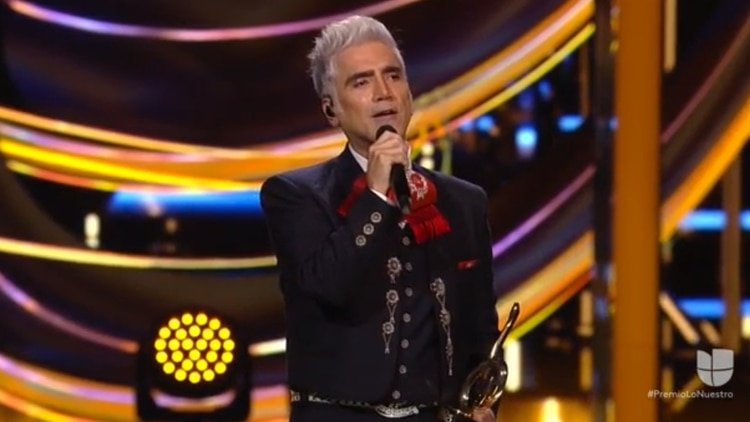 Alejandro Fernández llevará su tour por Estados Unidos, Canadá y Europa (Foto: Captura de Pantalla Univisión)