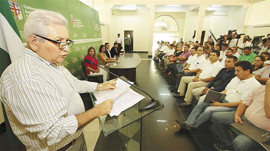 El gobernador Rubén Costas explicó que del desarrollo de Santa Cruz dependerá el crecimiento de Bolivia. Foto: Hernán Virgo