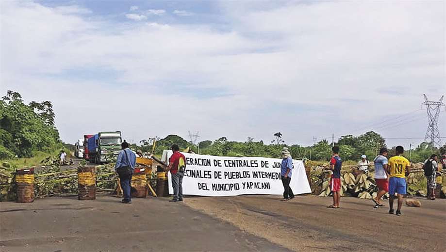 El bloqueo de la ruta es en el km 50 entre Yapacaní y Bulo Bulo