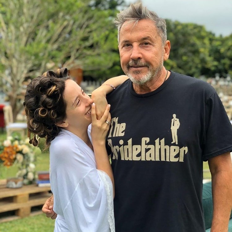 (Instagram)