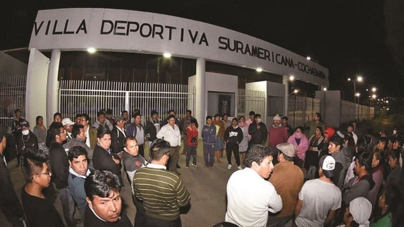 Vecinos bloquean los centros de cuarentena para pacientes