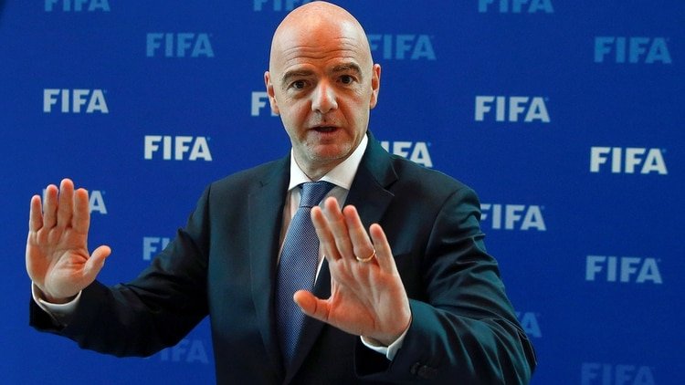 La FIFA ha adoptado una serie de medidas por el coronavirus de cara a las próximas fechas con partidos internacionales (REUTERS)