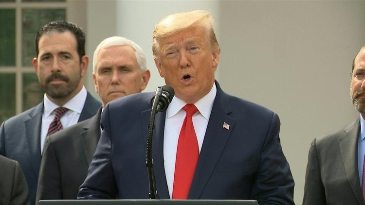 El presidente de Estados Unidos, Donald Trump declaró el viernes el estado de emergencia en el país para enfrentar la crisis (Foto:AFP)