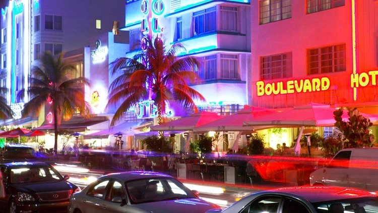 La avenida Ocean Drive, en South Beach (Shutterstock)