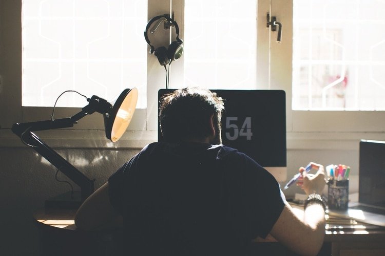 Hacer teletrabajo o home office es una de las recomendaciones que se sugieren para evitar la propagación del virus. (Foto: Pixabay)