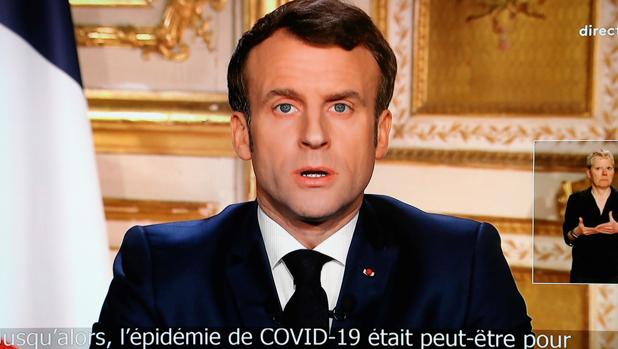 Emmanuel Macron, durante su discurso televisado a la nación