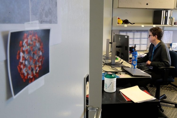 Lisa Jackson lidera el ensayo clínico de estudio de seguridad de la primera etapa de una posible vacuna contra COVID-19, la enfermedad causada por el nuevo coronavirus chino (AP)