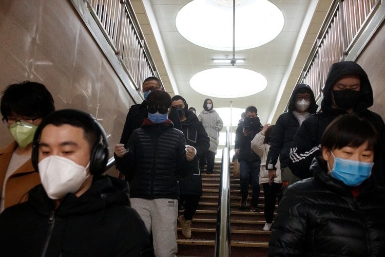 China registra más de 80.000 casos confirmados de coronavirus (REUTERS/Thomas Peter)